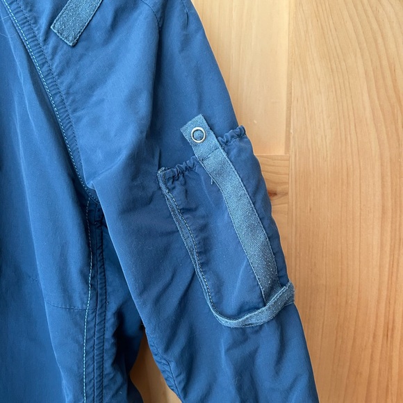 Mountain Hardwear jacket - water-resistant nylon shell with cool details - Picture 7 of 8